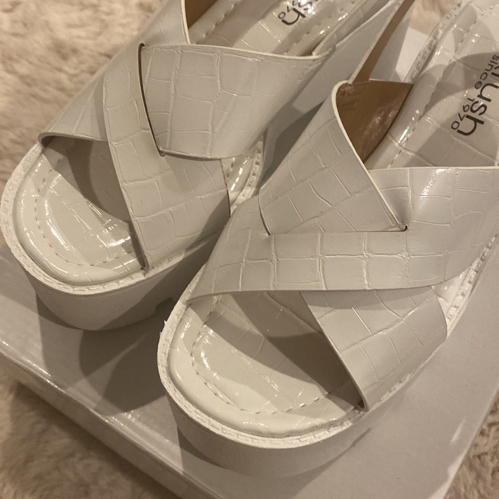 Platform Sandals - Picture 2 of 3